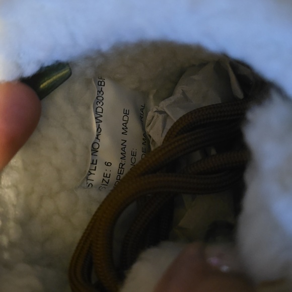 Arctic Shield Women's Winter Boots, Size 6 - Picture 4 of 4